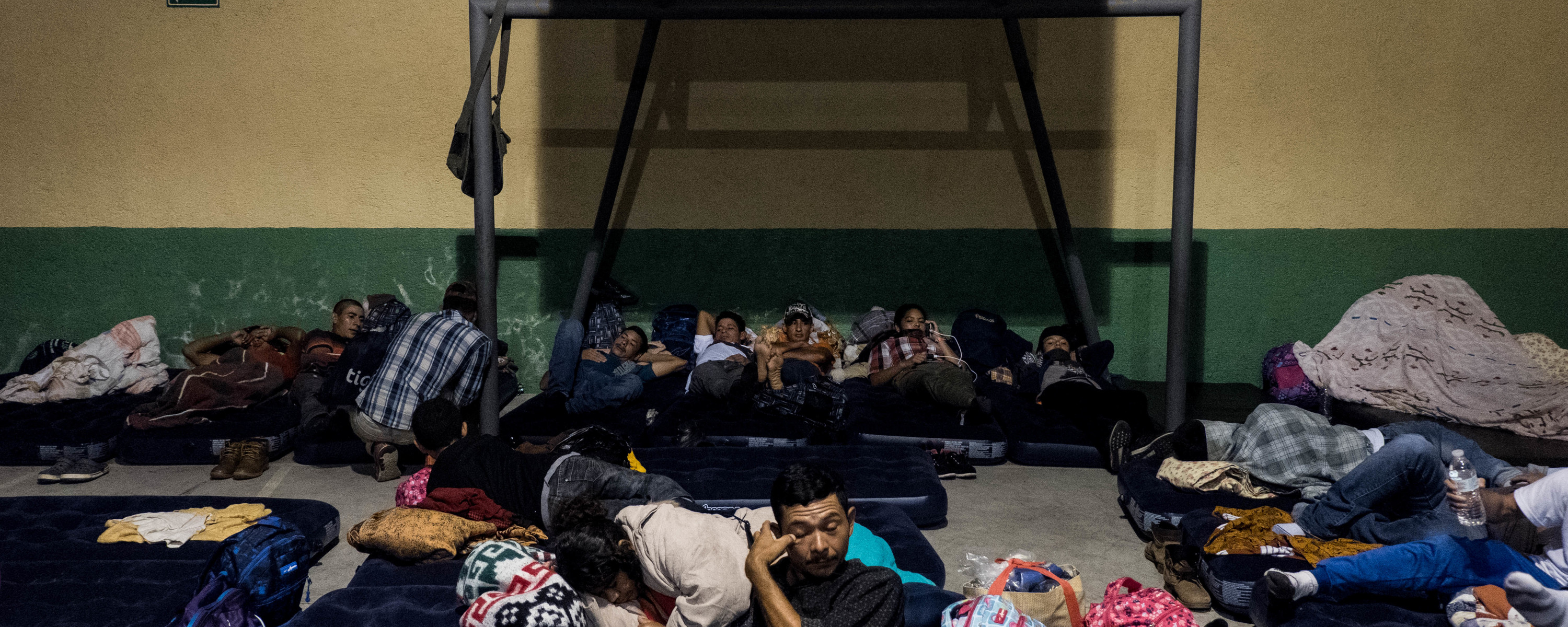 La caravana de migrantes hondure os colapsa los albergues en Guatemala